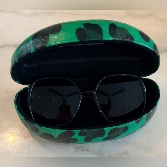 GUCCI Square Black Frame Grey Lenses & ICONIC Gucci Horsebit Hardware. AUTHENTIC - Picture 10 of 17